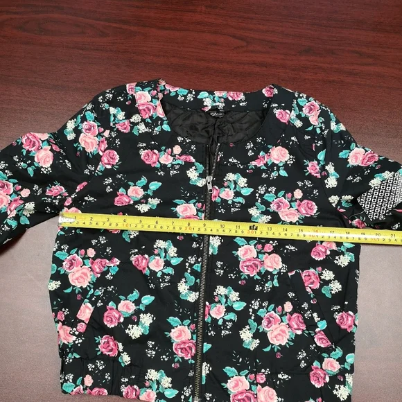 Bomber Jacket - Picture 4 of 5